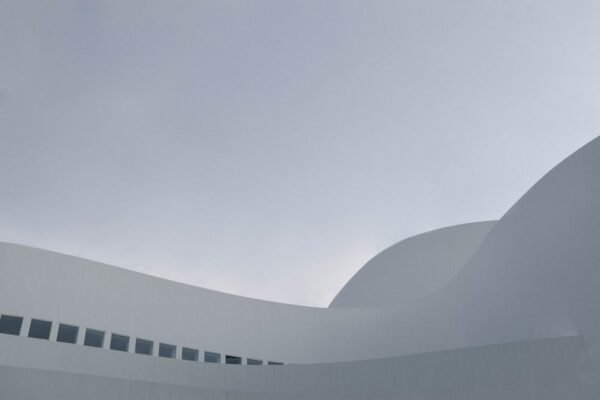 Cuando la arquitectura se convierte en ambición: el Guggenheim Abu Dabi finalmente abre