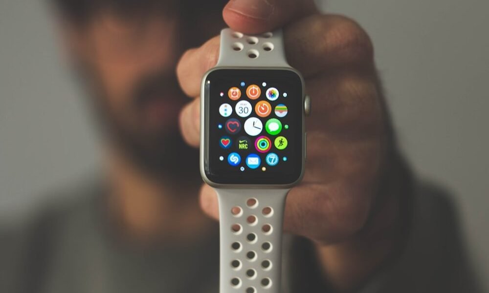 La muñeca conectada: cómo el reloj inteligente redefine nuestro ritmo cotidiano