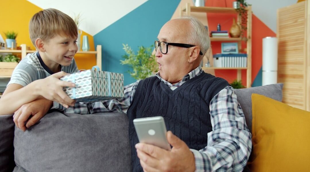 Inteligencia artificial y adultos mayores: la paradoja de quién más la quiere