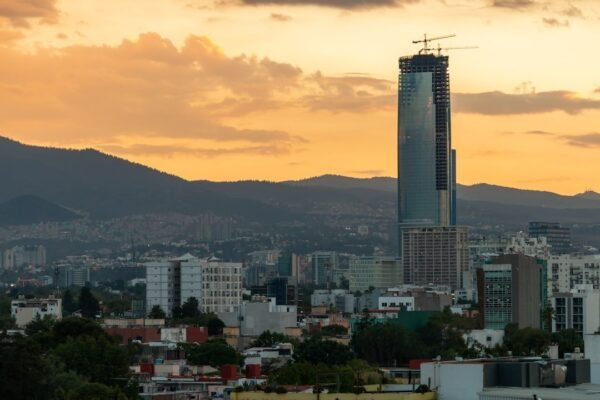 México logra aceleración económica en verano pese a turbulencias comerciales