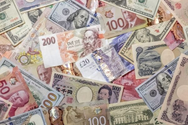 El peso mexicano gana músculo: ¿oportunidad de oro o espejismo?
