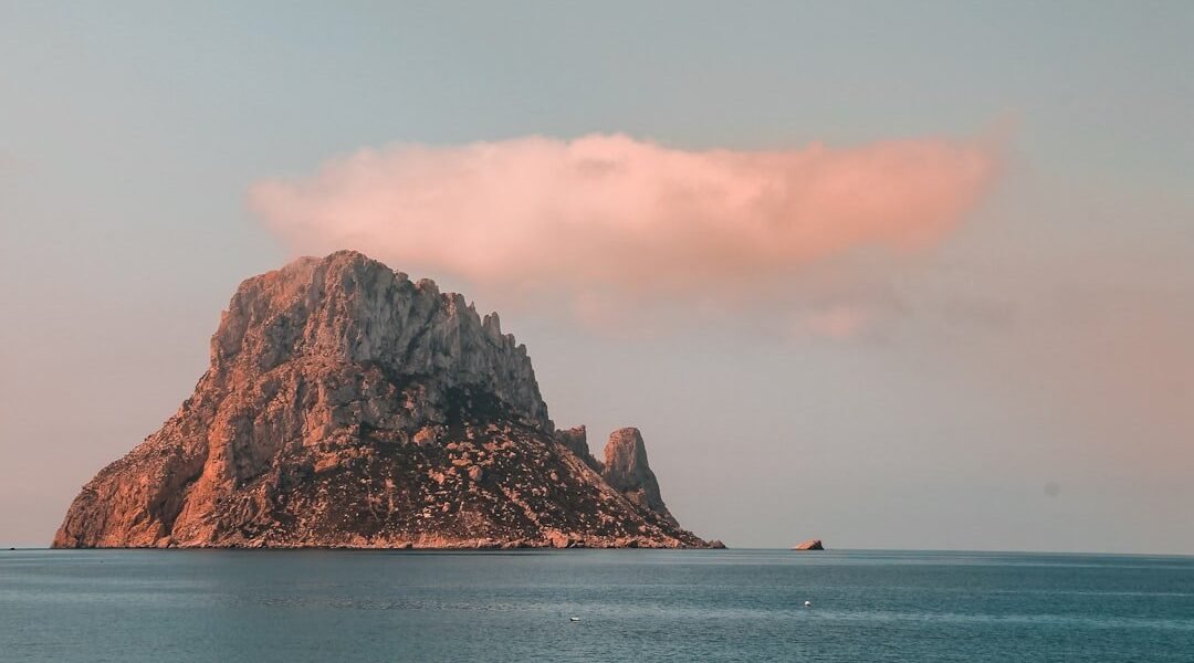 Lujo sin transparencia: hotel de Ibiza enfrenta multa por ocultar información sobre sus servicios