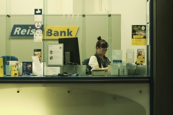 Reguladores financieros intensifican persecución del lavado de dinero entre México y EE.UU.