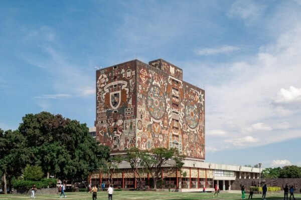 Los murales pétreos de la UNAM: patrimonio ambiental en piedra