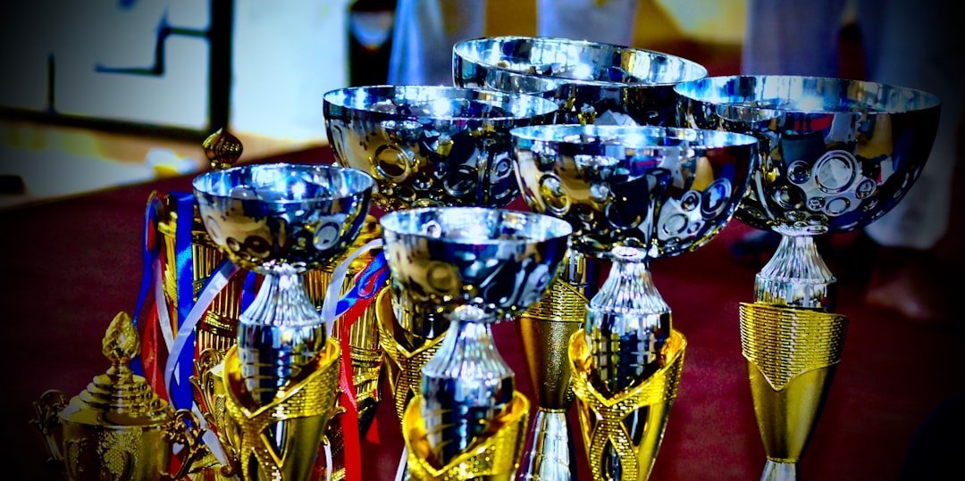 Premios corporativos: ¿Celebración de liderazgo o teatro del poder empresarial?