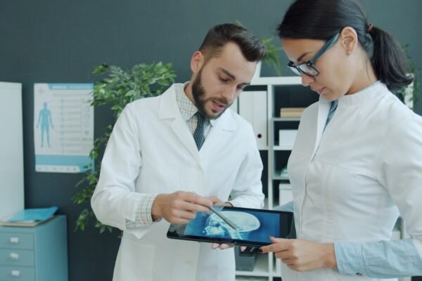 México avanza en innovación biomédica, pero enfrenta el reto de llegarla a los pacientes