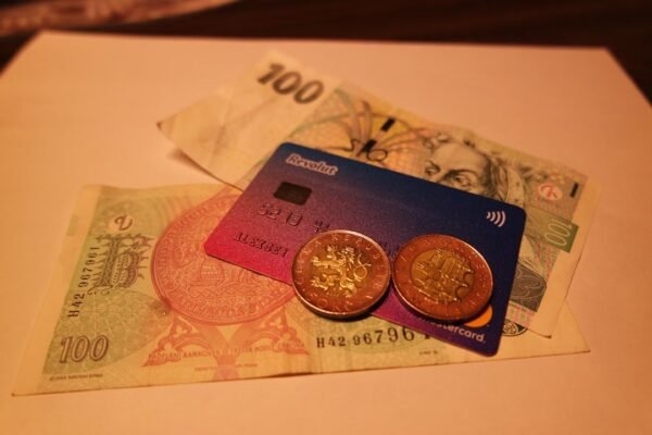 La tarjeta de diseño exclusivo que expone las brechas de acceso en la banca digital
