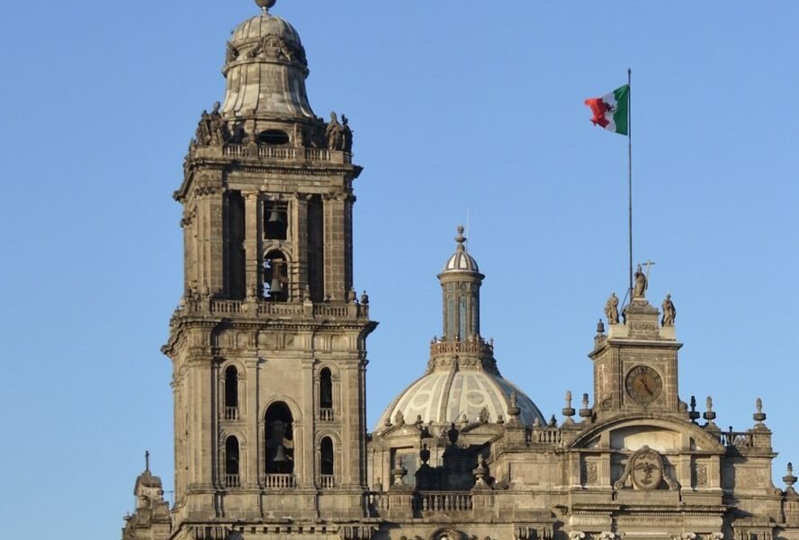 Los héroes que construimos: cómo México reinventó su memoria histórica