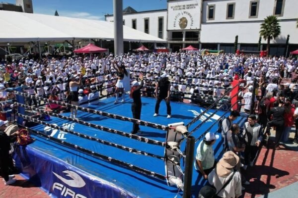 Ecatepec reúne a 2 mil en Clase Nacional de Boxeo con leyendas del deporte