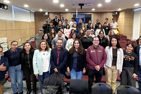Jóvenes mexiquenses debaten el futuro de las ciudades a través del cine