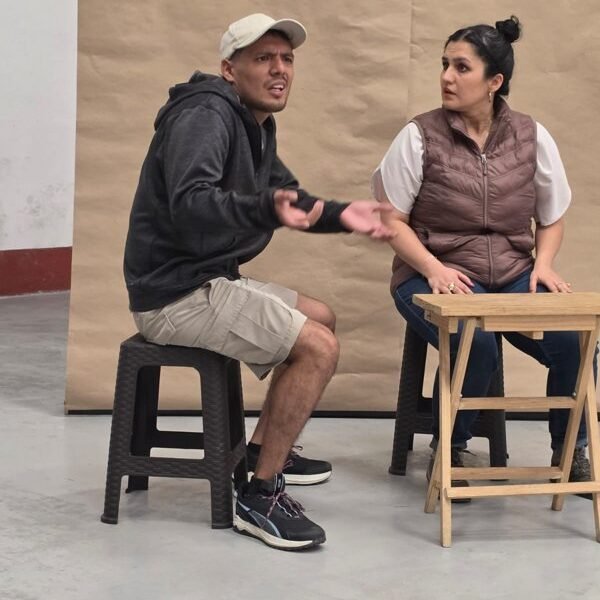 "RARO": Una obra que invita a reflexionar sobre el miedo y la diferencia