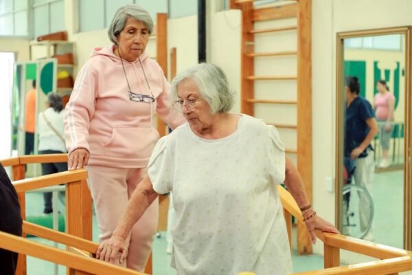 Ejercicio y prevención: claves para evitar lesiones en adultos mayores