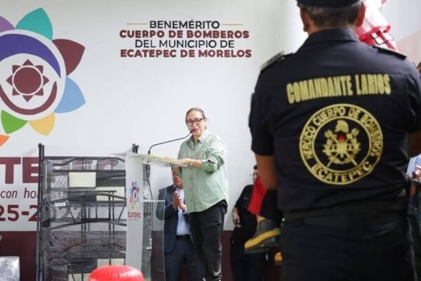 Bomberos de Ecatepec celebran 50 años de heroísmo y servicio