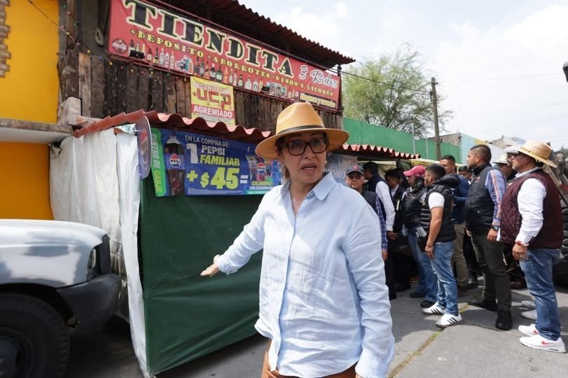 Ecatepec retira vehículos abandonados y comercios que invadían calles