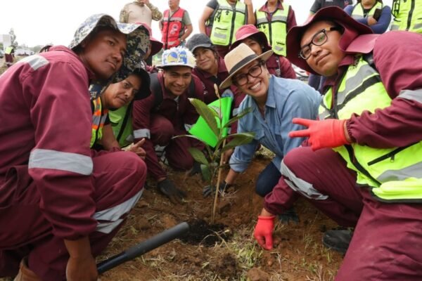 Ecatepec planta 3 mil árboles para recuperar espacios degradados