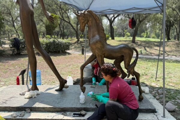 Cuautitlán Izcalli restaura las esculturas monumentales de Charlotte Yazbek