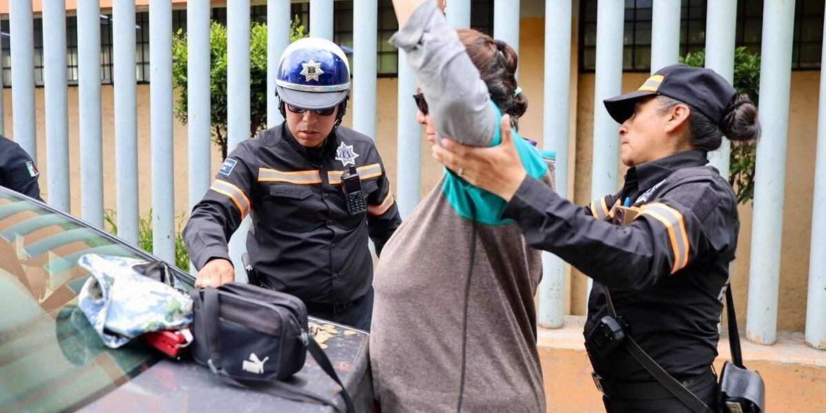 Detienen a seis franeleros que cobraban ilegalmente en Ecatepec