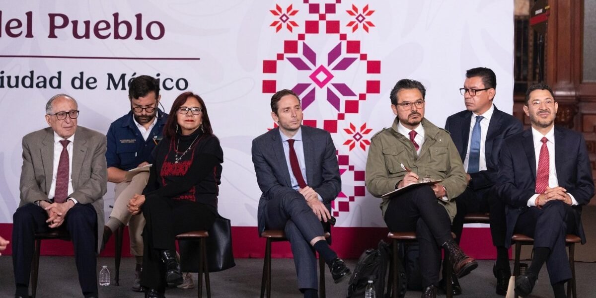 México firma decreto para ampliar Servicio Universal de Salud en todo el país