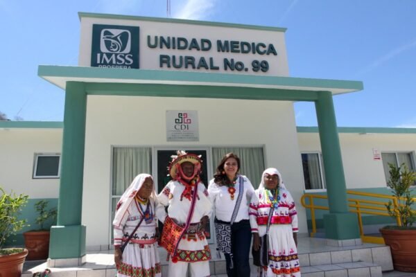 IMSS e INEA alfabetizan a comunidades rurales con apoyo de pasantes de medicina