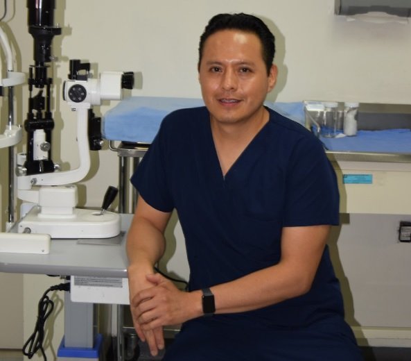 Del oscuro al claro: IMSS devuelve la vista a joven tras 23 años de catarata