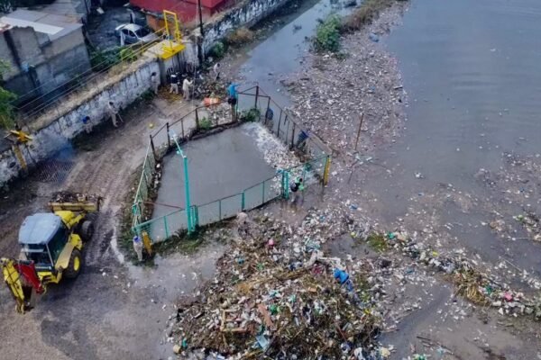 Cuautitlán Izcalli retira 100 toneladas de basura de Presa El Ángulo