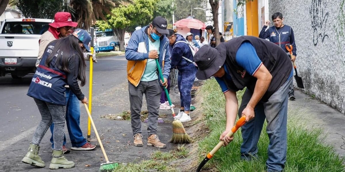 Más de 800 servidores públicos participan en jornada de limpieza en la zona norte de Nezahualcóyotl