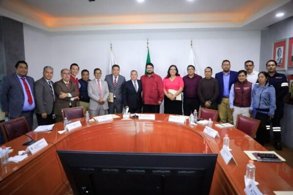Naucalpan avanza en regularización de predios con 200 expedientes entregados