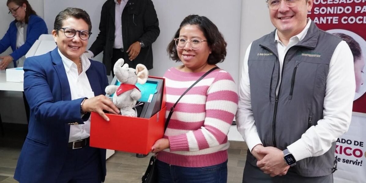 Entregan equipos auditivos a 20 pacientes con implante coclear en Edomex