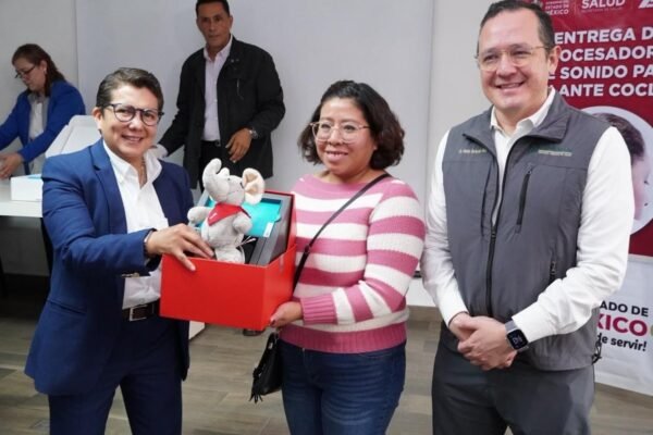 Entregan equipos auditivos a 20 pacientes con implante coclear en Edomex