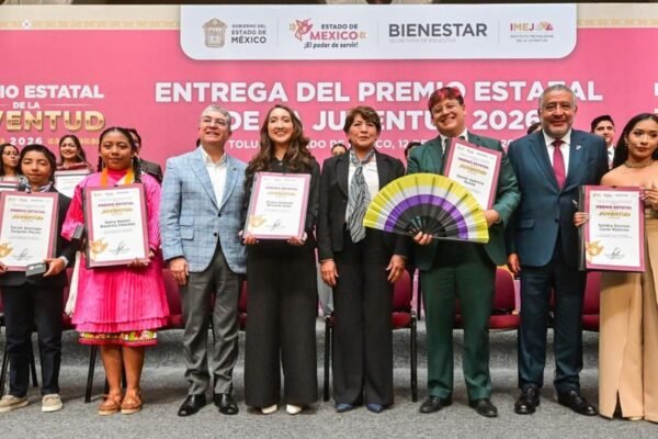Treinta jóvenes mexiquenses reciben reconocimiento estatal por su talento