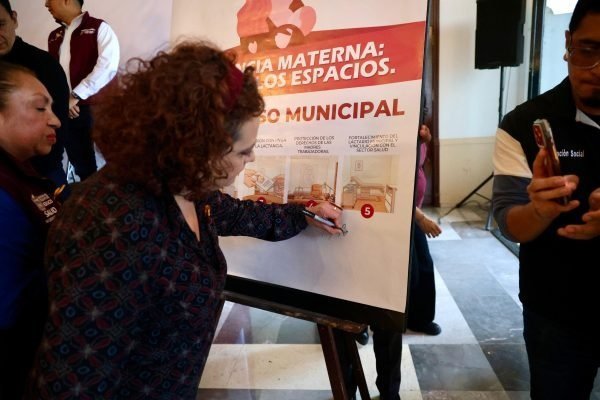 Tlalnepantla formaliza compromiso por lactancia materna en todos los espacios