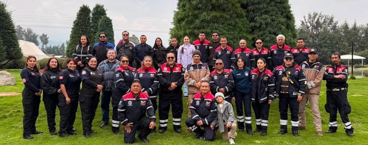 Amecameca rinde homenaje a bomberos por su labor de rescate y protección