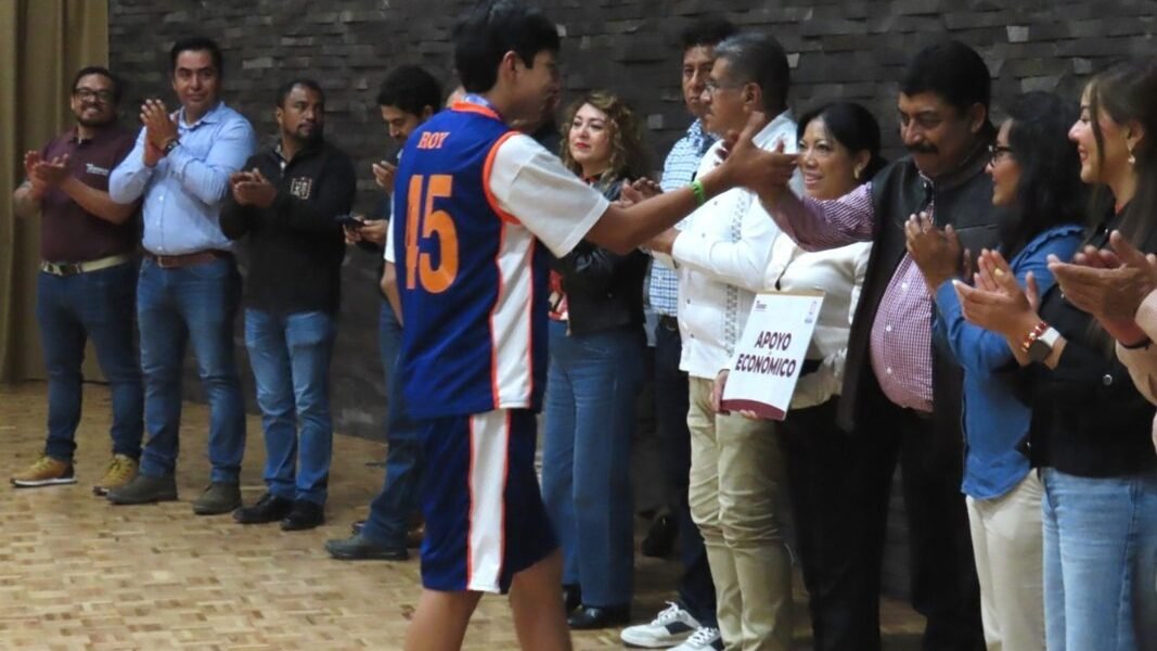 Texcoco entrega 820 mil pesos en apoyos a 505 talentos deportivos y estudiantiles