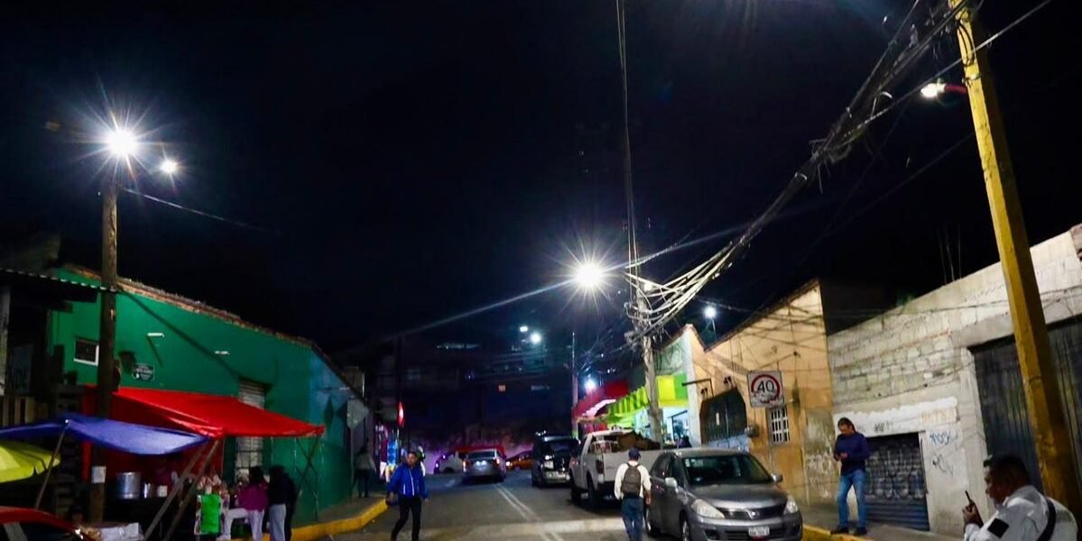 Tlalnepantla instala 32 nuevas luminarias bajo el programa Luminaria Nuestra Ciudad