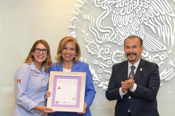 Paty Arévalo obtiene certificación anticorrupción, primera en DIF municipal