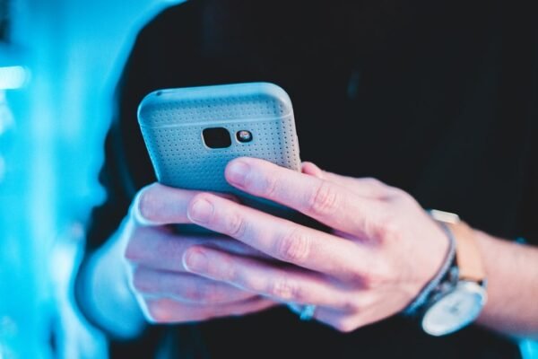 ¿Smartphones y menos hijos? La coincidencia que intriga a la ciencia