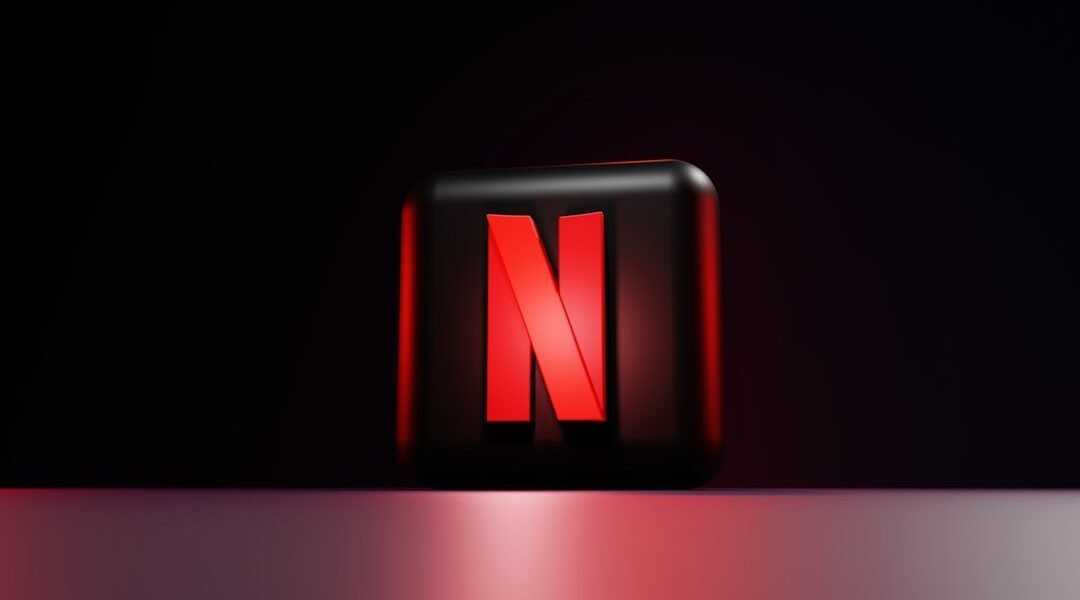 Agosto en pantalla: cuando el cine y la televisión disputan nuestra atención