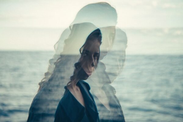 La risa que nos adormece: reflexiones sobre la insensibilidad contemporánea