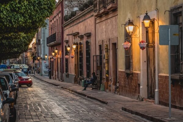 México entre la turbulencia global: crecimiento limitado en 2024