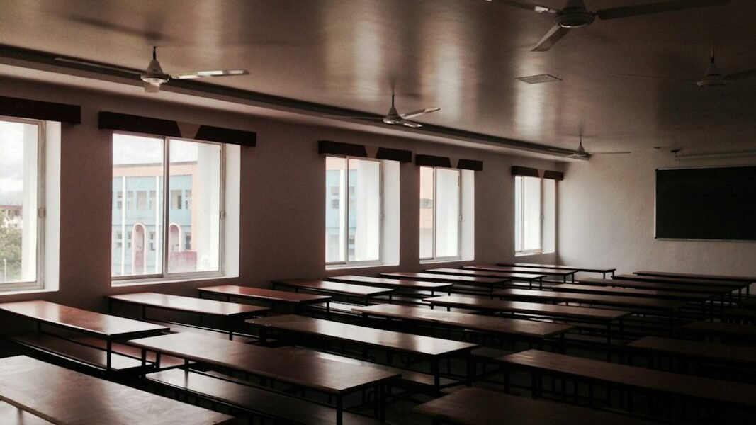 SEP restringe celulares en escuelas: ¿brújula digital o prohibición anacrónica?