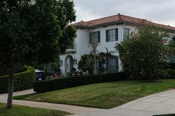 Mansión de lujo en California desata batalla legal por presuntos vínculos con narcotráfico