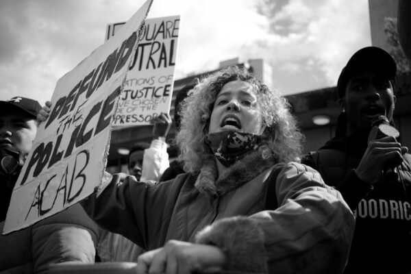 Cuando el teatro interrumpe: La rebelión silenciosa en escena