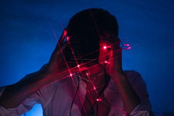 El costo invisible del periodismo: cómo la exposición a traumas afecta la salud mental