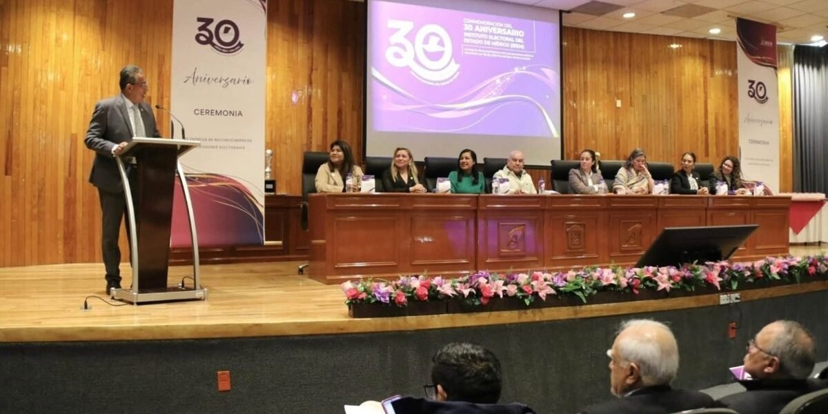IEEM celebra 30 años reconociendo a sus servidores electorales