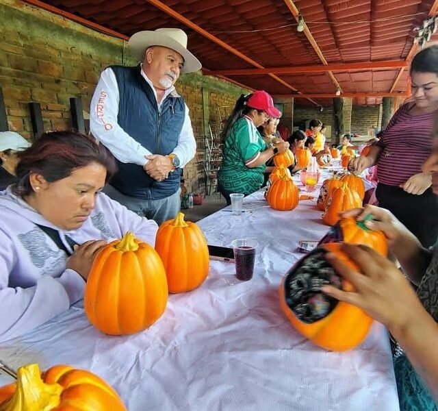 Temamatla celebra tradiciones con taller de "Pintada de Calabacitas"