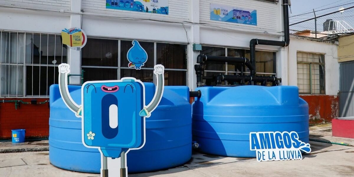 Nezahualcóyotl implementa programa de captación de agua de lluvia en escuelas