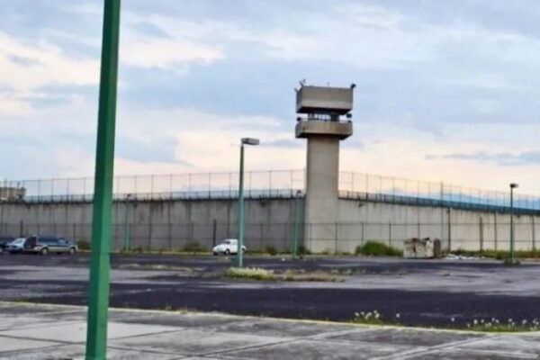 Denuncian extorsiones y torturas en penal Bordo de Xochiaca