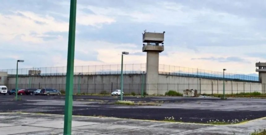 Denuncian extorsiones y torturas en penal Bordo de Xochiaca