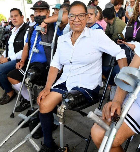 Estado de México entrega 103 prótesis a personas con discapacidad