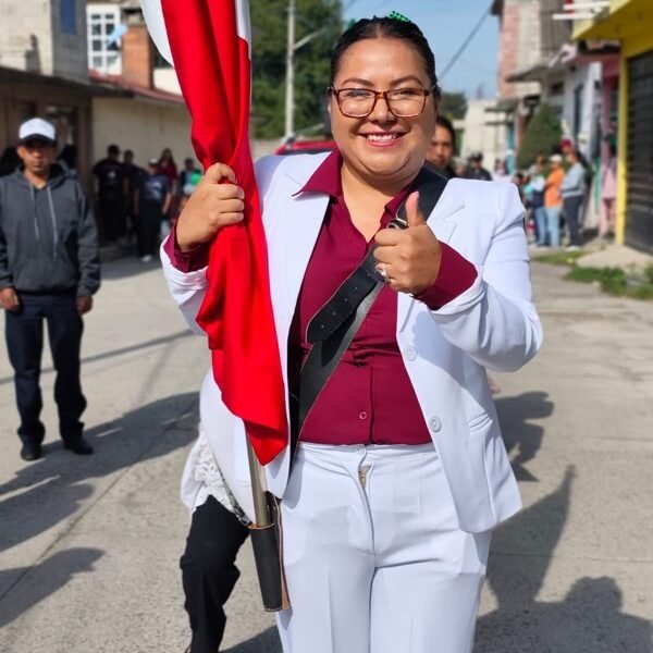 San Juan Tehuixtitlan celebra con desfile el aniversario de la Independencia